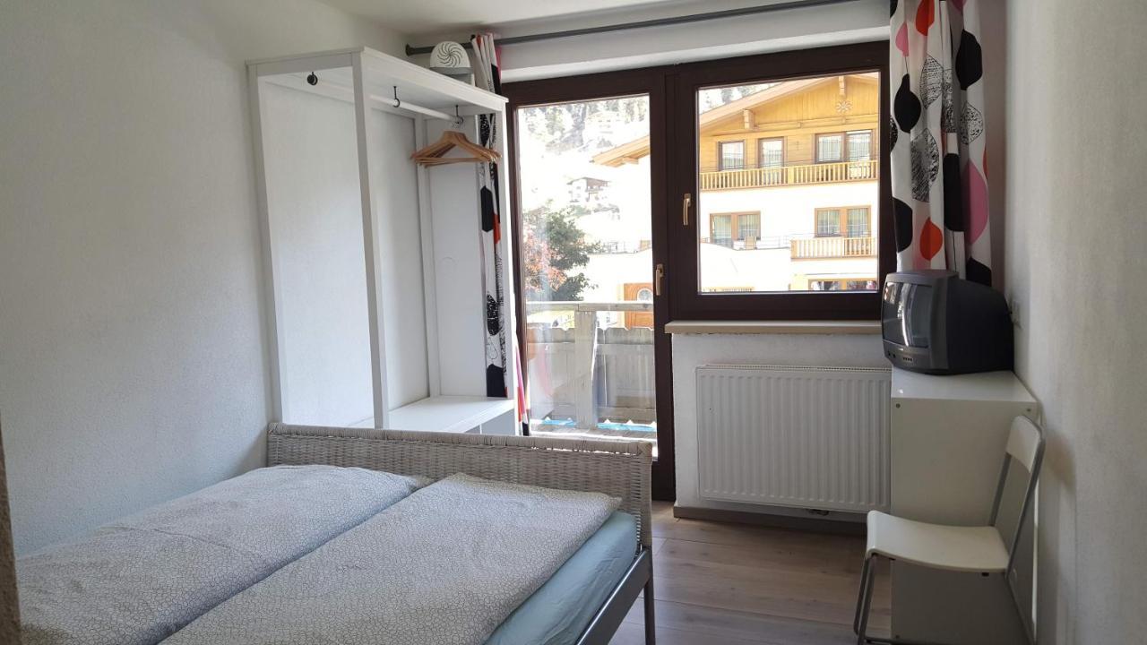 Hermann Arnold Apartment *