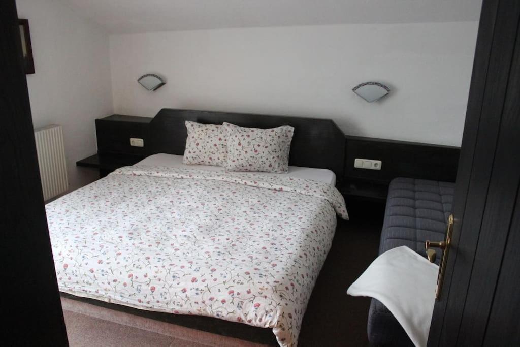 Hermann Arnold Apartment *